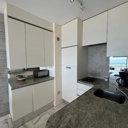 Face Confort, Proche Et Centre, - Fr-1-197-267