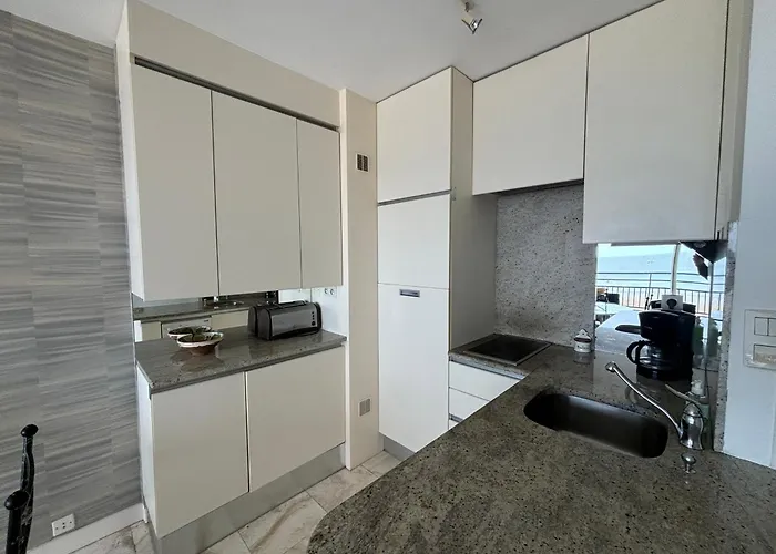 Face Confort, Proche Et Centre, - Fr-1-197-267