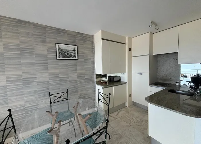 Face Confort, Proche Et Centre, - Fr-1-197-267 *